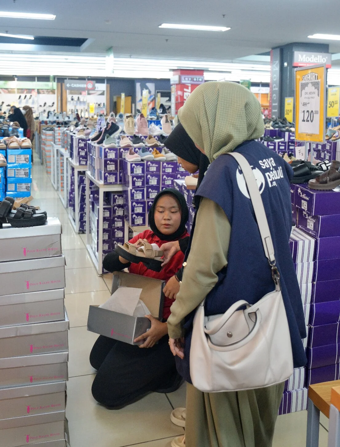 Foto 22 dari album Belanja Lebaran Bareng Yatim Piatu 2025